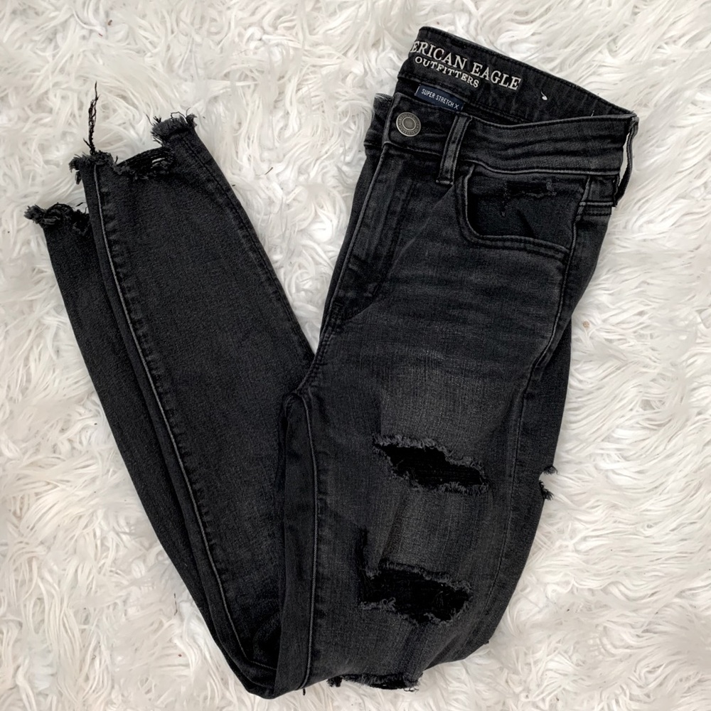 🦅American Eagle distressed ripped jeans